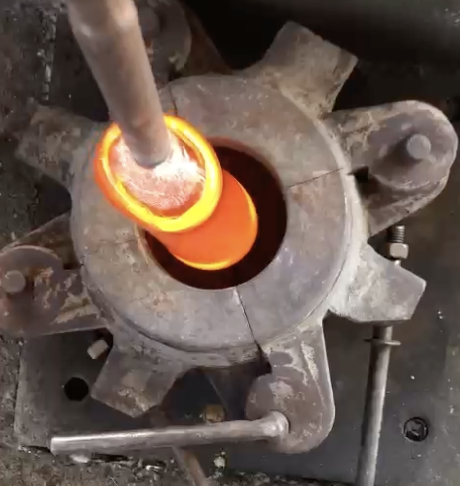 کارخانه بلور و لوستر قدیمی